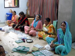 タラ・プロジェクトの女性たちの作業風景