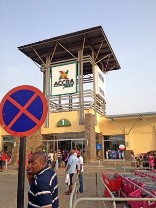 ガーナの首都アクラにあるショッピングモール