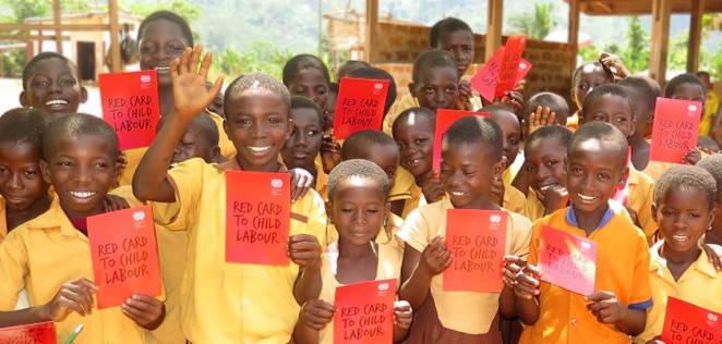 ACEが支援するガーナの子どもたちが「レッドカードキャンペーン」に賛同してくれました